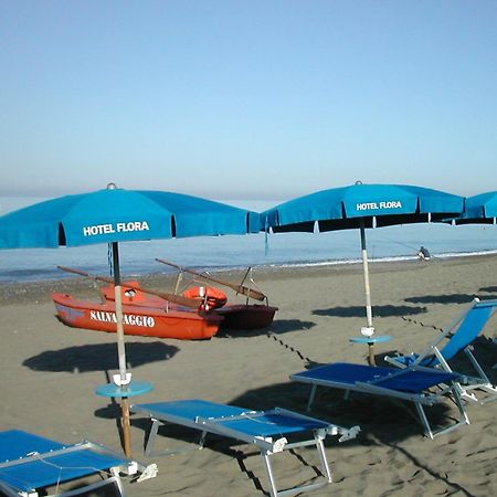 Hotel Flora Marina Di Bibbona Zewnętrze zdjęcie