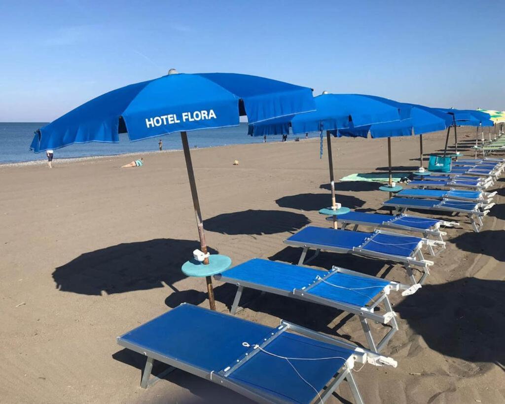 Hotel Flora Marina Di Bibbona Zewnętrze zdjęcie