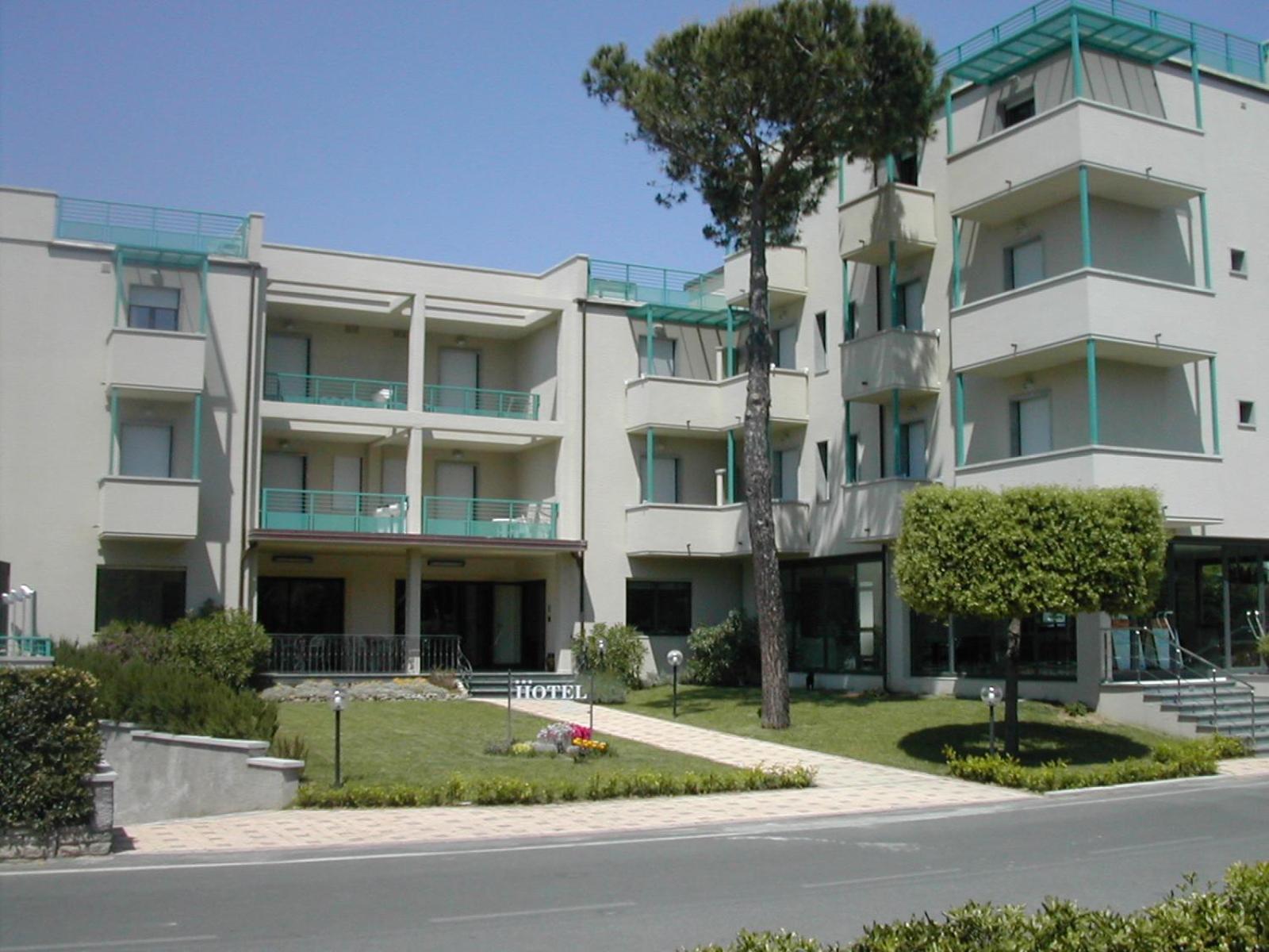 Hotel Flora Marina Di Bibbona Zewnętrze zdjęcie