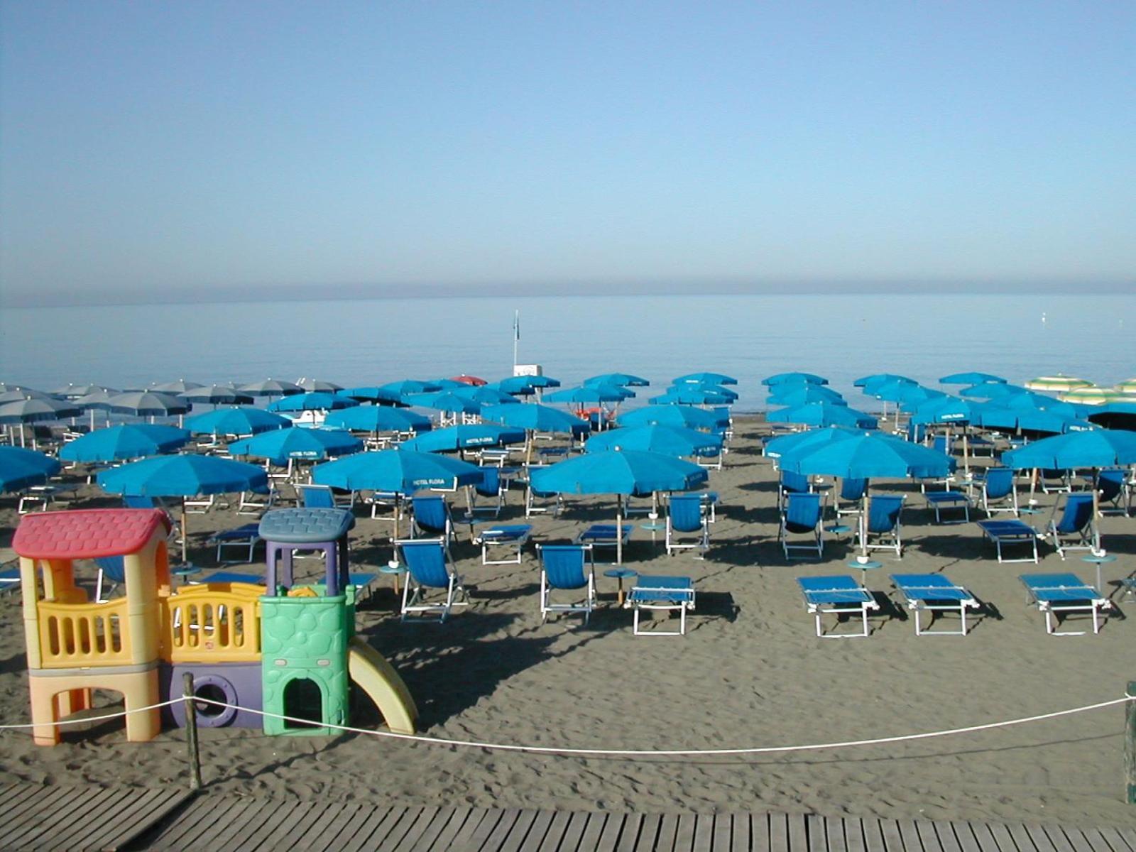 Hotel Flora Marina Di Bibbona Zewnętrze zdjęcie
